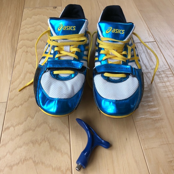 Men’s ASICS high jump spikes. - Picture 1 of 9